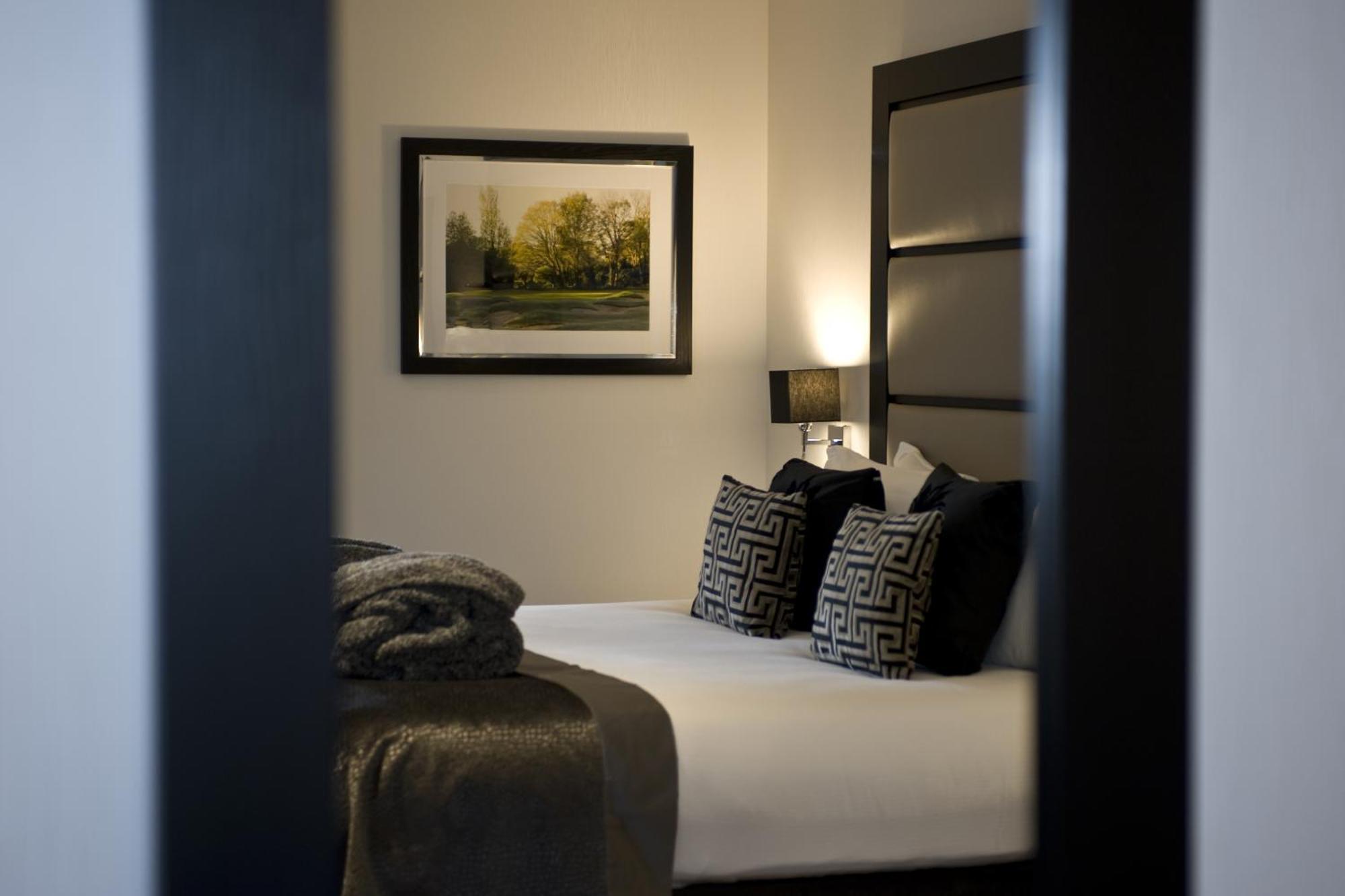 The Lodge At Kingswood Epsom Habitación foto