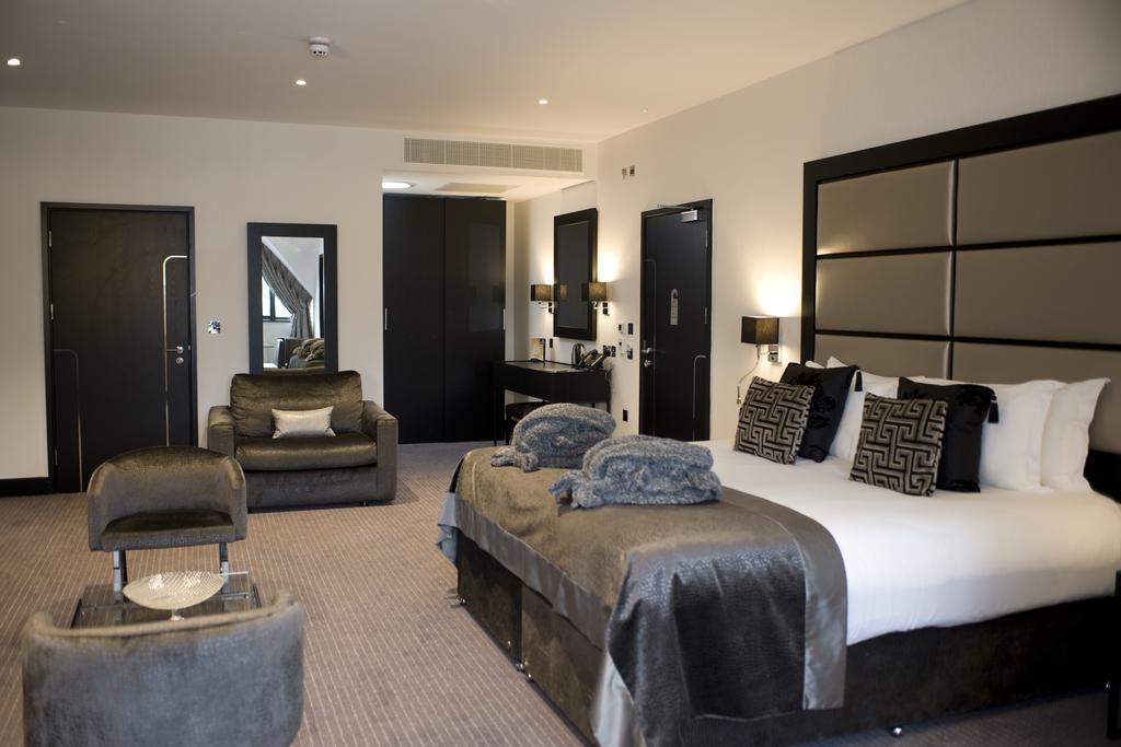 The Lodge At Kingswood Epsom Habitación foto